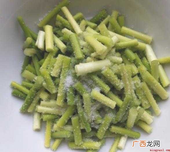 腌蒜苔的最简单做法是什么