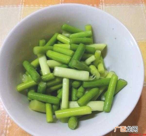 腌蒜苔的最简单做法是什么