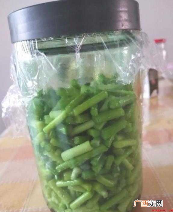 腌蒜苔的最简单做法是什么