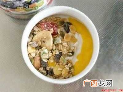 燕麦片配酸奶怎么吃