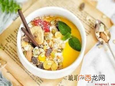 燕麦片配酸奶怎么吃
