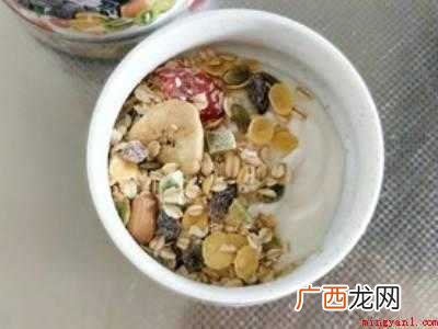 燕麦片配酸奶怎么吃