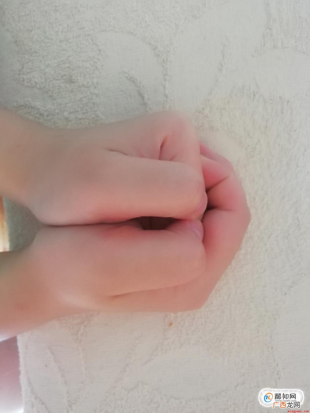 生活中怎样用手吹口哨 怎么用手指吹口哨,简单却最响的手吹口哨法!