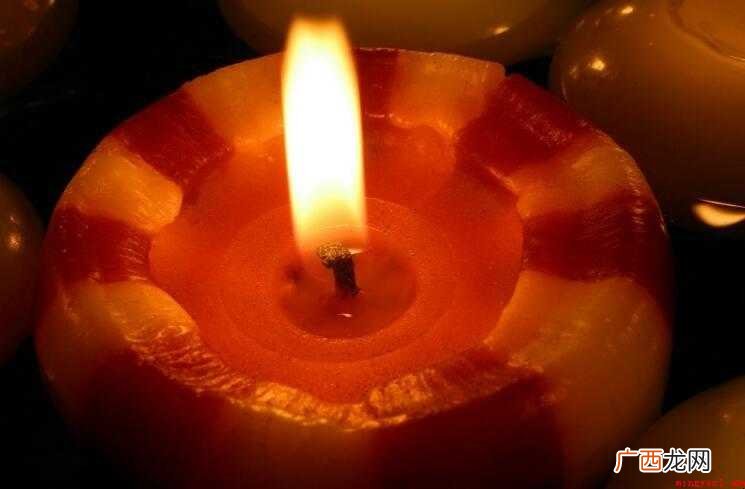 你的未来,你知道的,所有的浩劫,都是成长的祭奠。 祭奠的意思是什么
