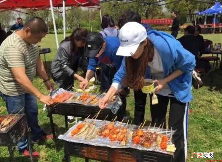 自助烧烤时怎么判断肉有没有熟