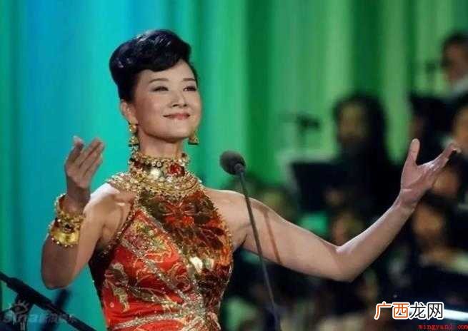 《在海一方》的歌词是什么