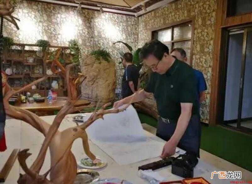 一挥而就的近义词是什么