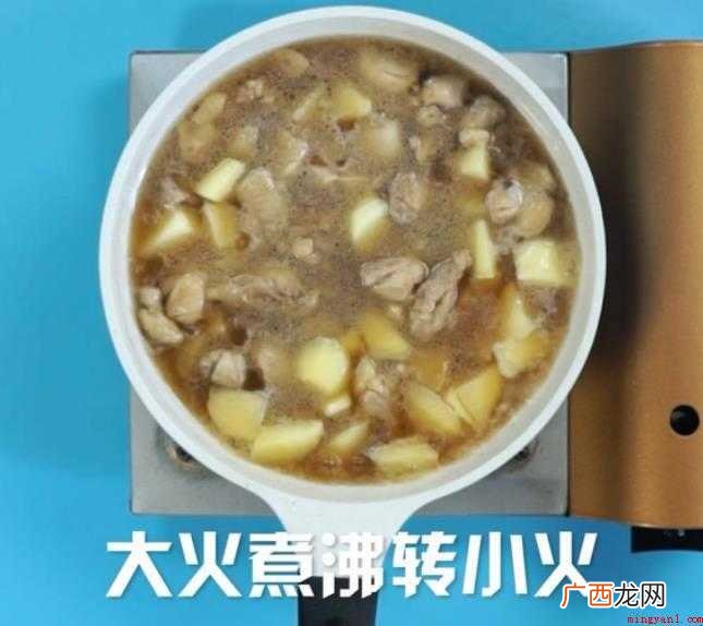 土豆炖鸡块的家常做法是什么