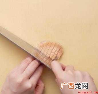家常鲜鲍鱼怎么做 鲍鱼肉切十字花刀 家常鲜鲍鱼怎么做