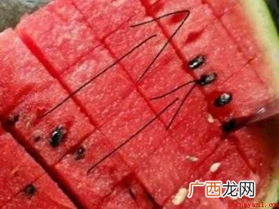 西瓜如何切成小方块