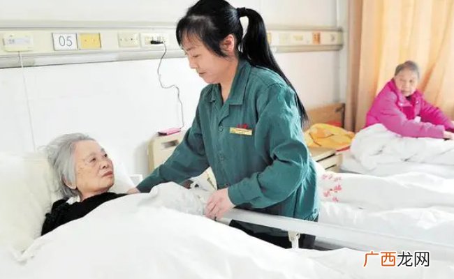 为什么医院不让家属陪护只能请护工？