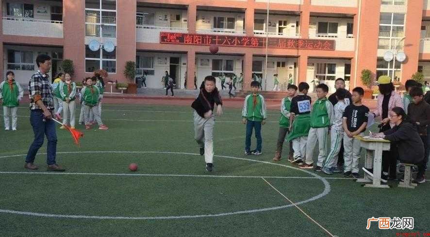 实心球怎么扔的远