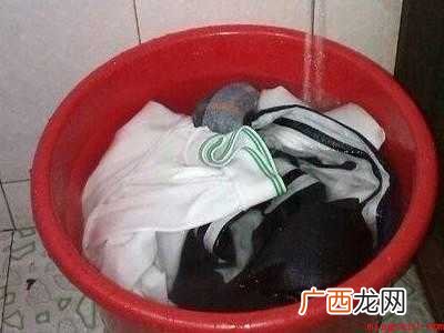 洗衣服过程的具体操作步骤 洗衣服的过程