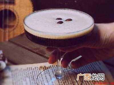 马提尼鸡尾酒做法