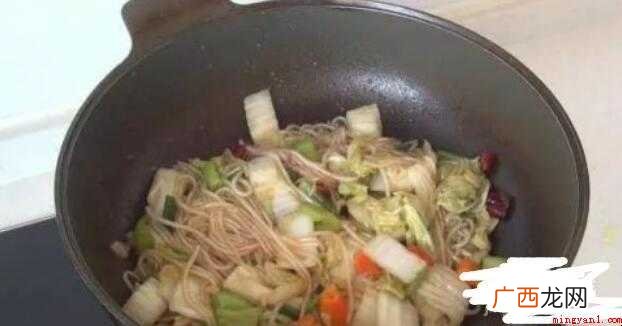 白菜炖粉条不放肉的做法是什么