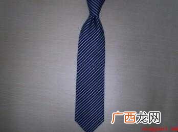 男士西装打领带如何系领带 如何系领带