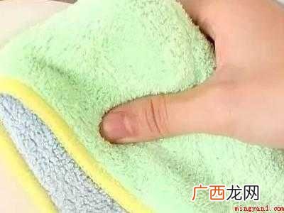 玻璃上面的胶怎么清理
