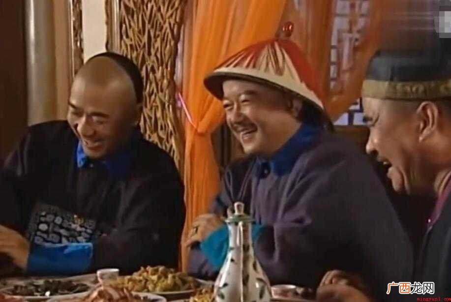 哄堂大笑的造句有哪些