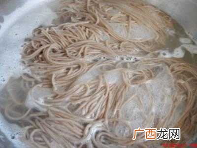 荞麦挂面怎么做好吃法的具体操作步骤 荞麦挂面怎么做好吃吃法