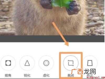 演示机型:Iphone 12 美图秀秀竖版照片怎么变横版