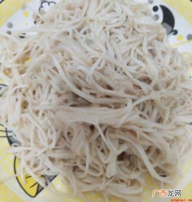 超级简单又好吃的凉拌金针菇做法 家常凉拌金针菇怎么做