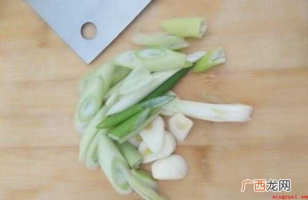 超级简单又好吃的凉拌金针菇做法 家常凉拌金针菇怎么做