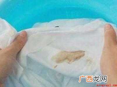 小苏打怎么洗衣服变白
