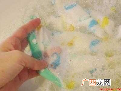 小苏打怎么洗衣服变白