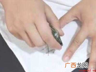 怎样去除衣服上的中性笔油 怎样去除衣服上的中性笔污渍