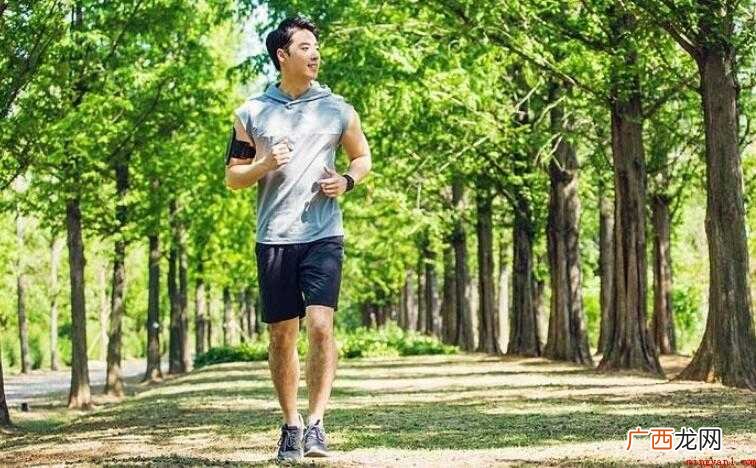 正确的慢跑步姿势是什么 正确的慢跑跑步姿势是什么