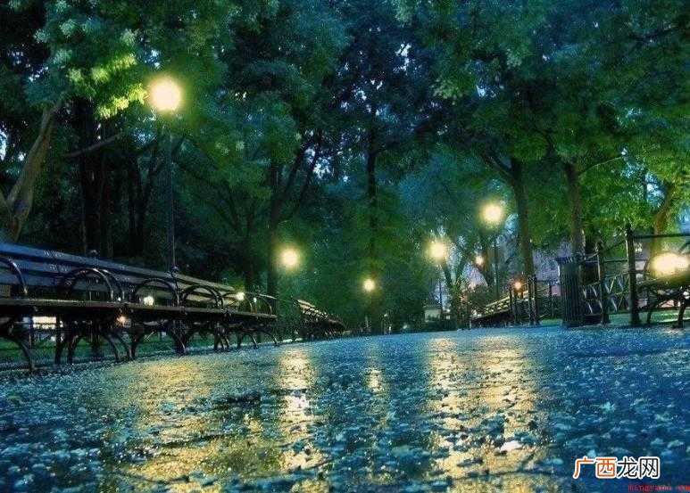 适合下雨天发的朋友圈句子有哪些
