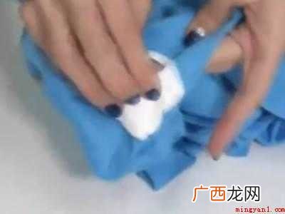 502滴在衣服上干了怎么去掉