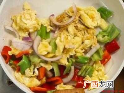 洋葱适合和什么一起炒