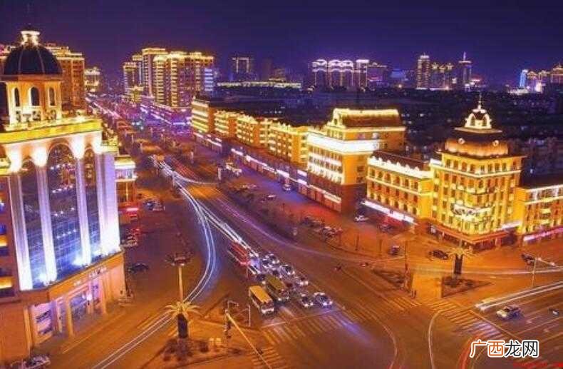 华灯初上的时候,万家灯火组成的城市夜空光辉而明亮 华灯初上是什么意思