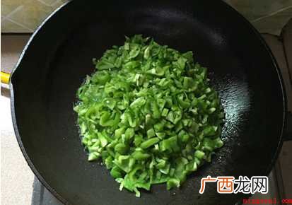 青椒炒鸡蛋怎样做
