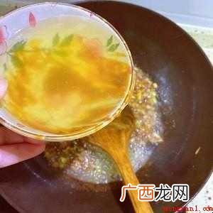 酱是炸酱面的灵魂,自制酱料用料简单,做起来也很方便快捷,最重