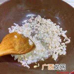 酱是炸酱面的灵魂,自制酱料用料简单,做起来也很方便快捷,最重