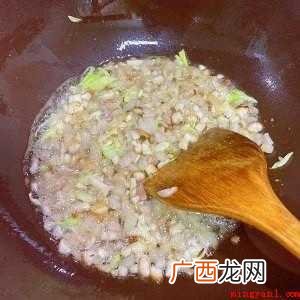 酱是炸酱面的灵魂,自制酱料用料简单,做起来也很方便快捷,最重