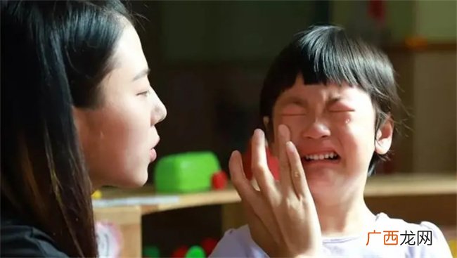孩子不上幼儿园怎么办 孩子不愿意上学天天哭怎么办