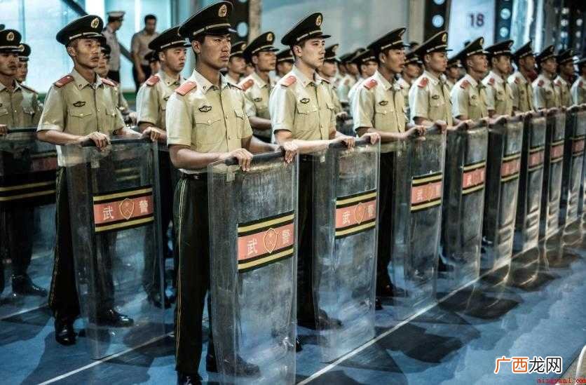 严阵以待,汉语成语,拼音是yán zhn y dài 严阵以待是什么意思