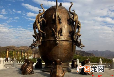 张衡发明地动仪、指南车、混天仪等,祖冲之发明了圆周率,毕升发
