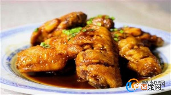鸡翅别红烧了 试试这样做 外酥里嫩椒香美味 好吃到直吮手指