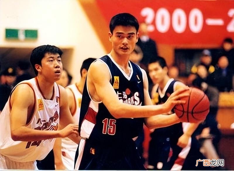 姚明31岁就在NBA退役了 姚明退役时间为什么那么早