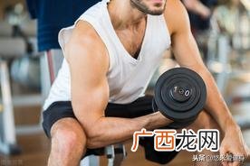 哑铃侧平举用多大重量合适