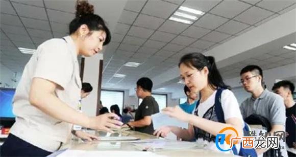 女子称入职时被要求上交毕业证原件 入职需要注意的事项_酷知科普