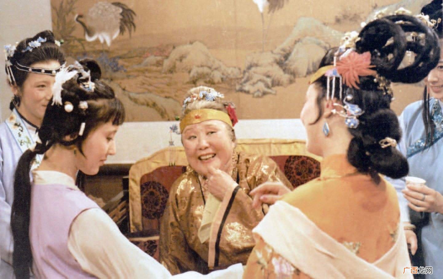 她在贾家过得怎么样 王熙凤是谁的妻子
