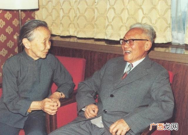巴金和冰心奶奶是情侣吗 巴金和冰心奶奶是什么关系