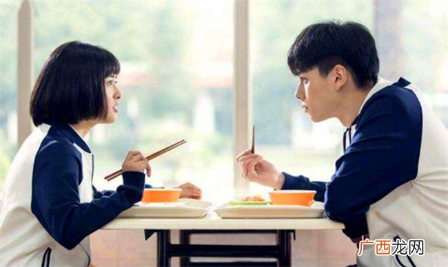 孩子在高中早恋怎么教育 女儿读高中早恋怎么教育
