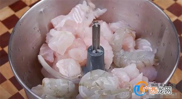 这种鱼豆腐你们喜欢吃吗？在家自己做，无添加，干净又卫生