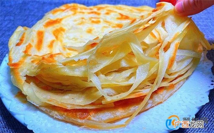 跟饼店师傅学的手抓饼做法 外酥里软层又多 凉了也不硬 别错过